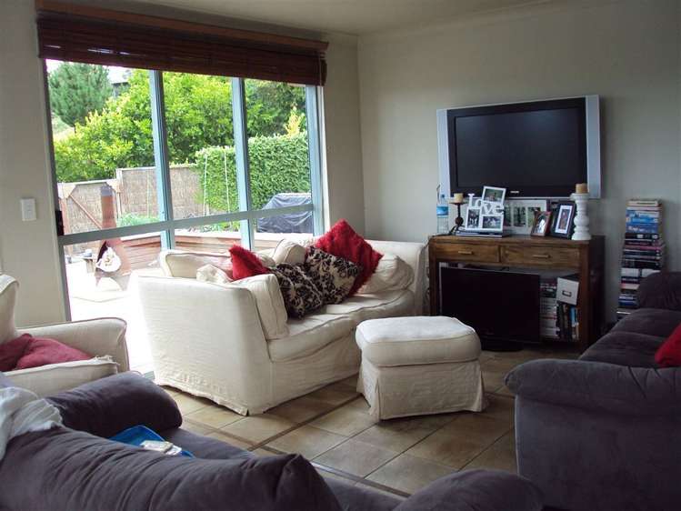 28 Russell Heights Russell_7