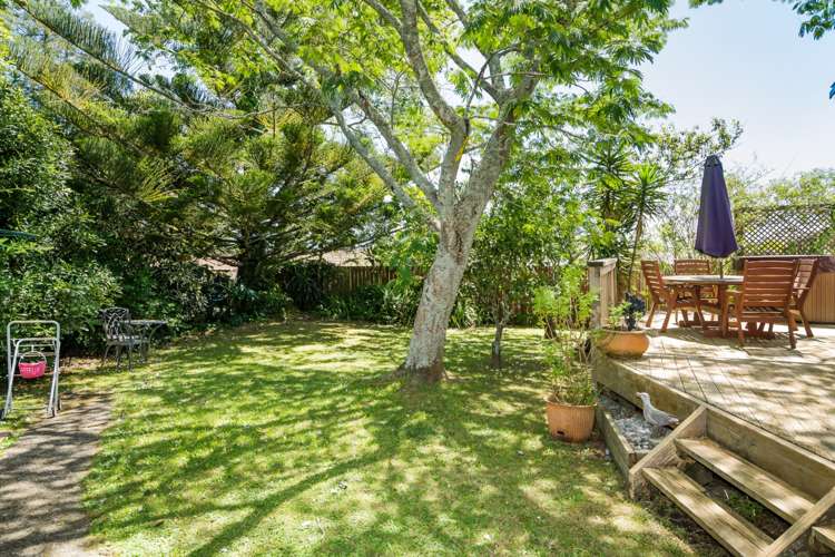 8 Fairclough Road Beach Haven_22