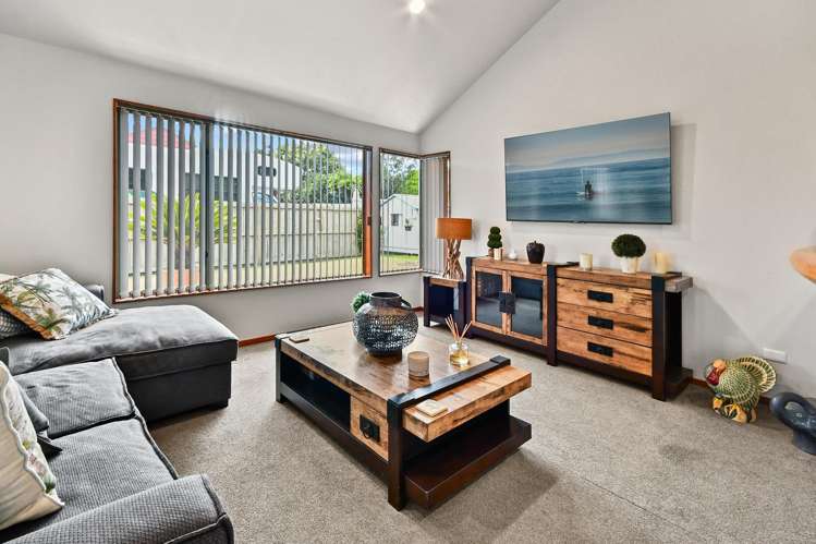 3 Trossach Place Wattle Downs_10