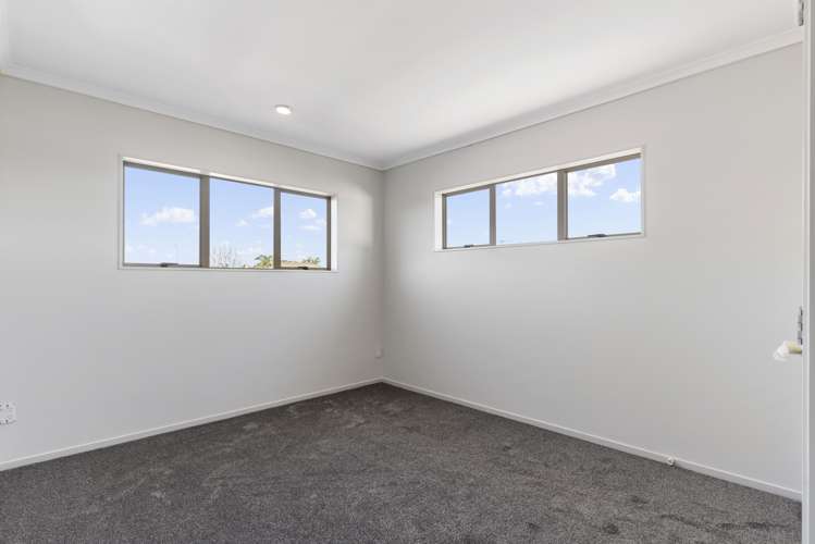 6 Brechin Place Wattle Downs_13