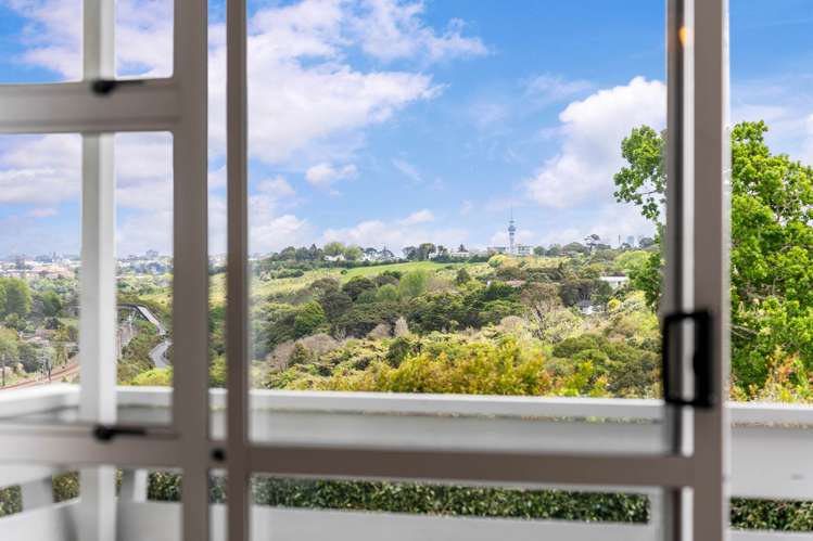 4/8 Harvey Place St Heliers_0