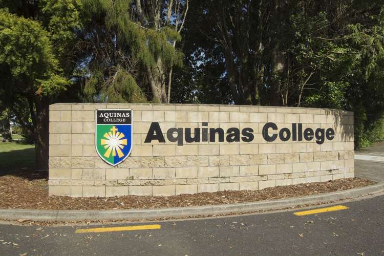 3 Manor Park Drive Pyes Pa_14