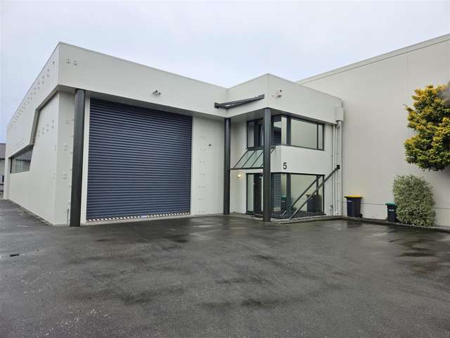 RARITY IN RICCARTON!