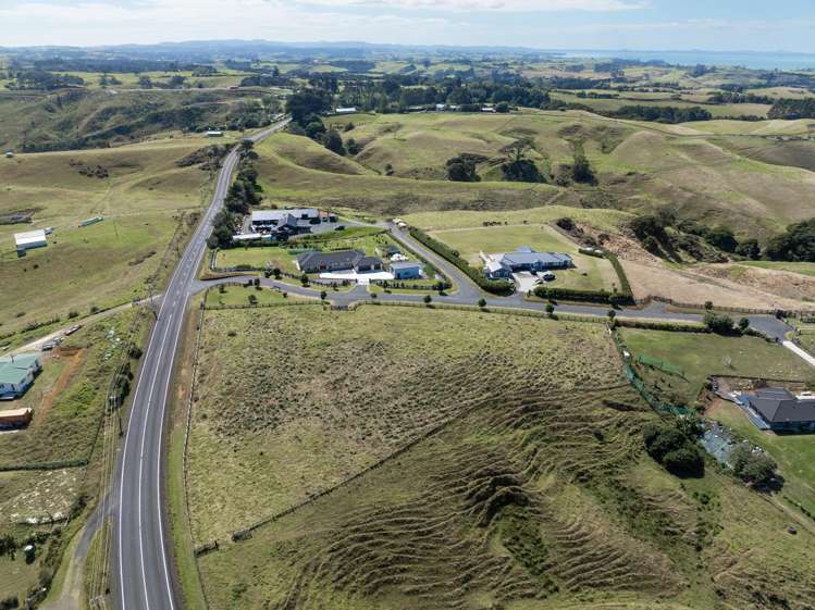 2 Chelsea Lee Lane Pollok_6