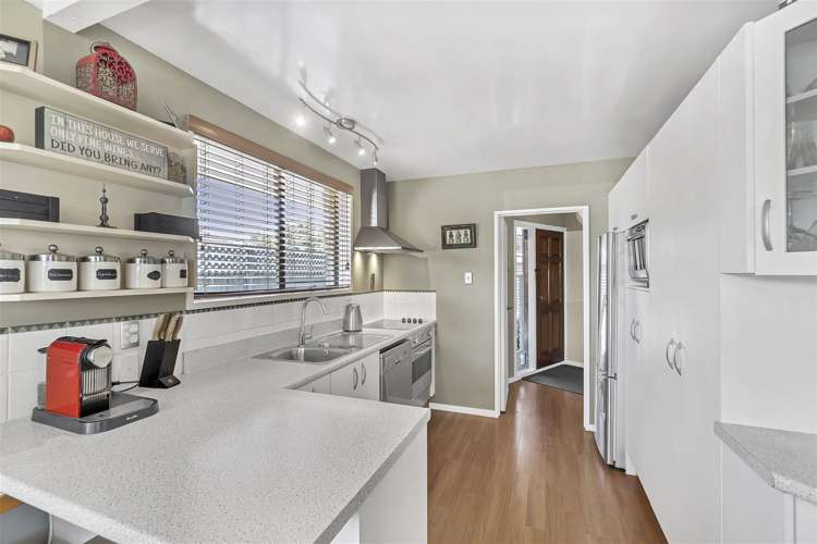 31 Karnak Crescent Russley_3