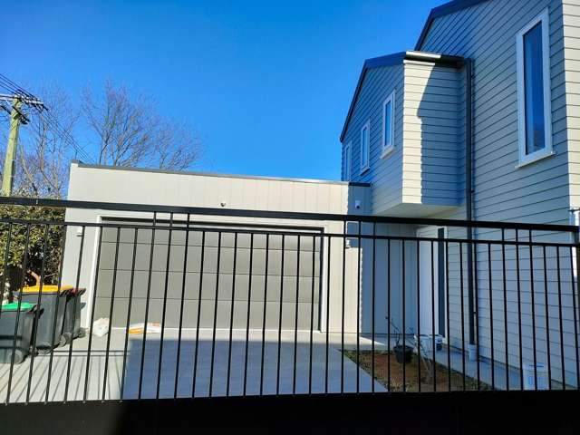 Executive 3year old family home near city