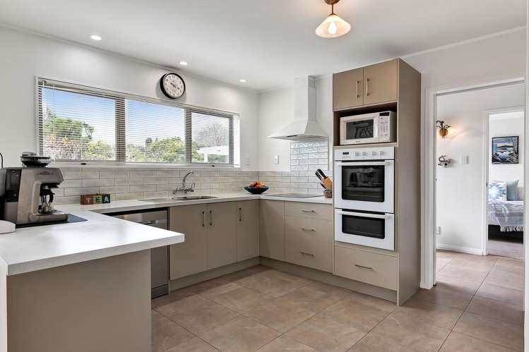 11 Leatham Avenue Strandon_11