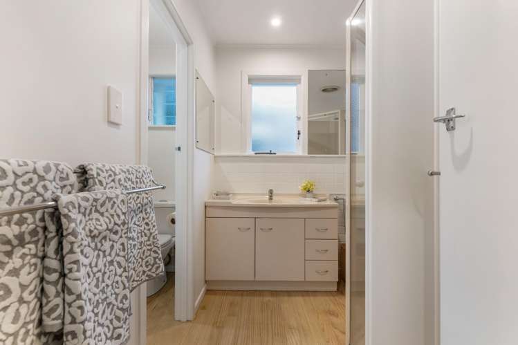 12 Crocombe Crescent Beach Haven_15