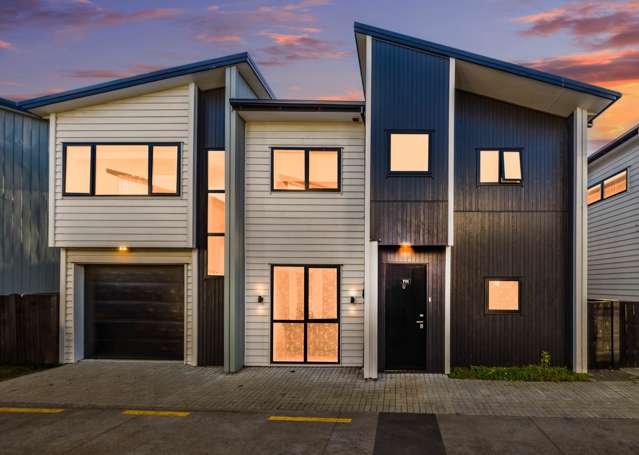 Spacious 5-Bedroom Standalone Home!