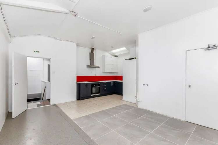 8 Queen Street Wainuiomata_11