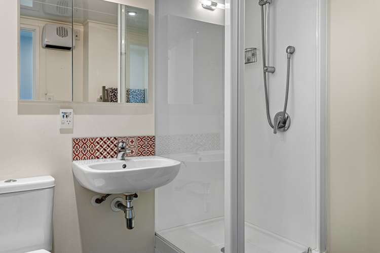 2/30 Clissold Street Merivale_7