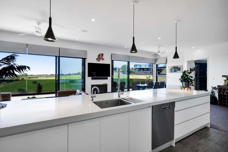 15 Links Drive Bell Block_12