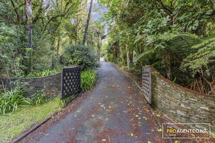 566 Scenic Drive Waiatarua_21