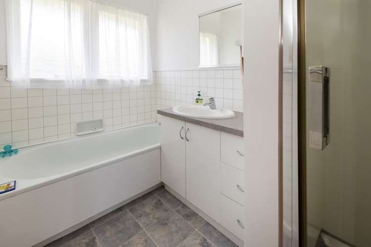 2/1 Picton Street Howick_13