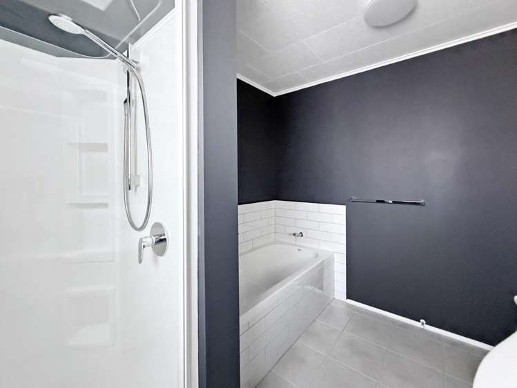 8 Churchill Drive 10792_12