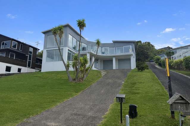 Luxury Coastal Living with Generational Flexibility Ã¢ÂÂ 18 Zita Avenue, Matakatia