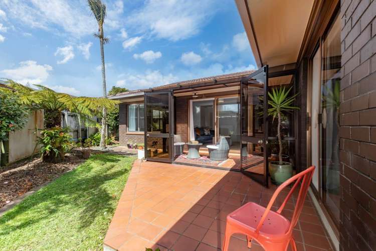 2/127 Golf Road Titirangi_13