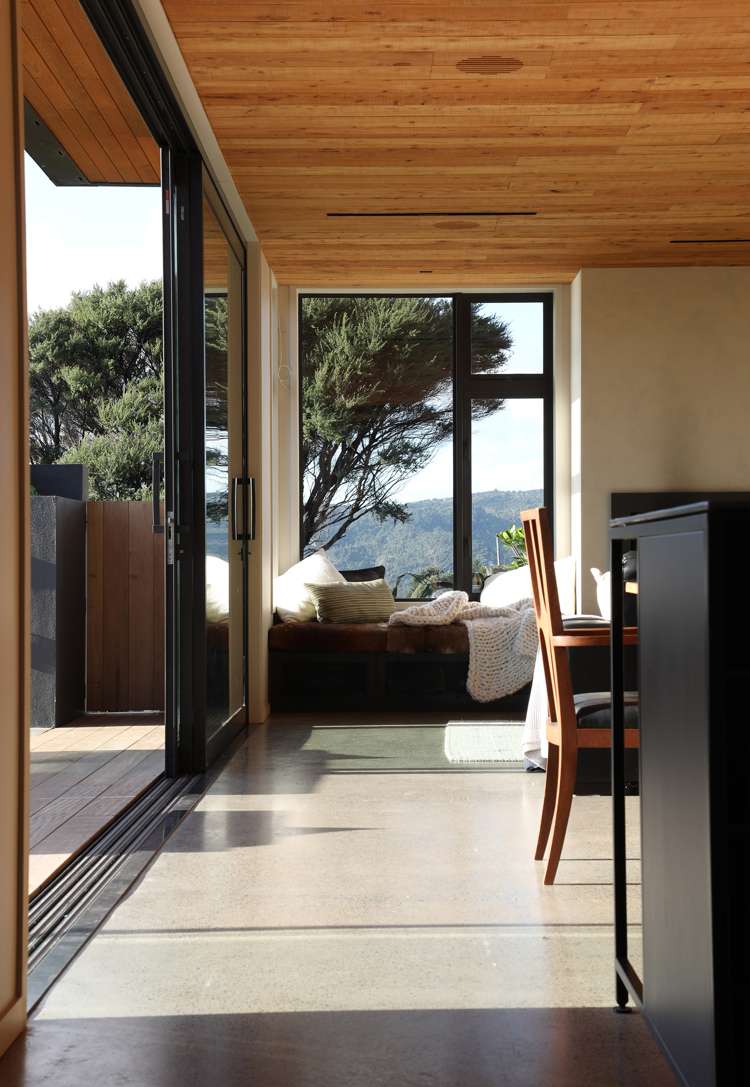 81 Piha Road Piha_14