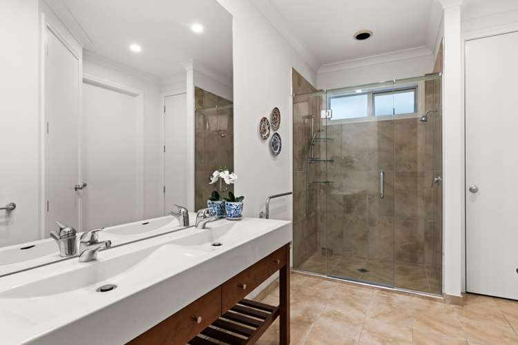 13 Heynes Place Clive_12