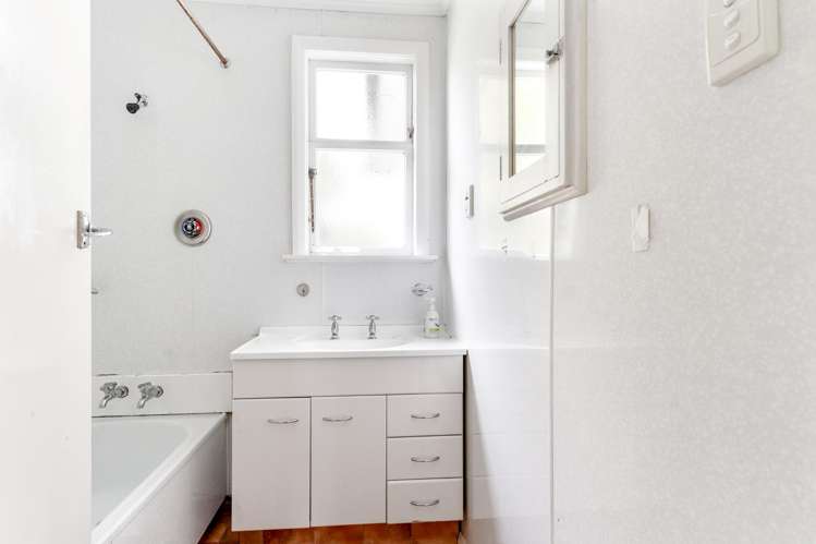 238 High Street North Carterton_13