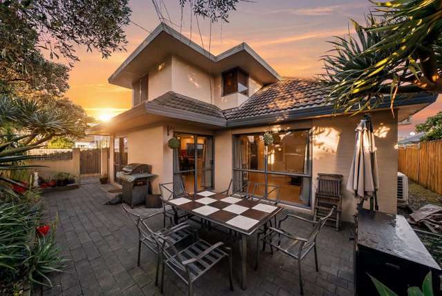 Big & Beautiful 5 Bedroom - Right Next To Beach