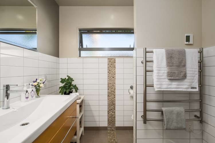 3 Pohutukawa Grove Lytton West_19