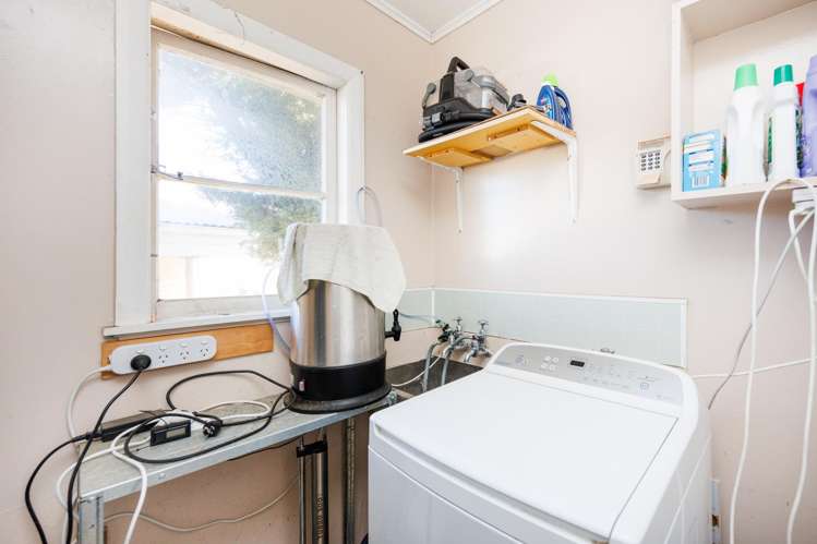 17 Sefton Avenue Highbury_16