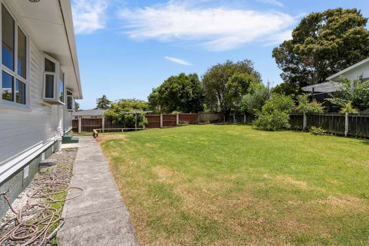 1/8 Ozich Avenue Te Atatu South_12