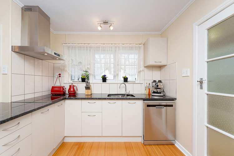 10 Kelwyn Road Kelston_6
