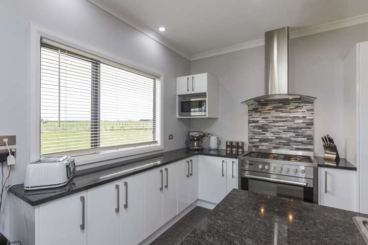 161 Spur Road West Feilding_5