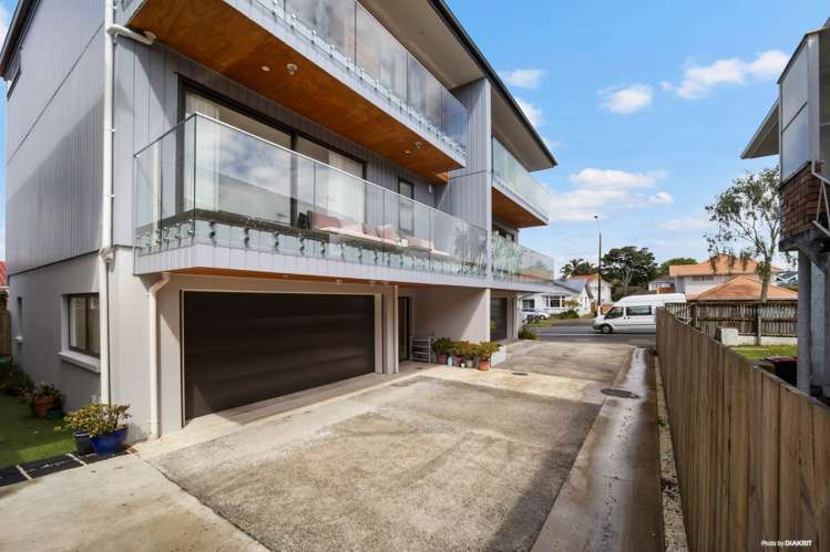 2/24 Pah Road_0