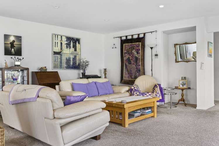 11 Maison Way Rangatira Park_8