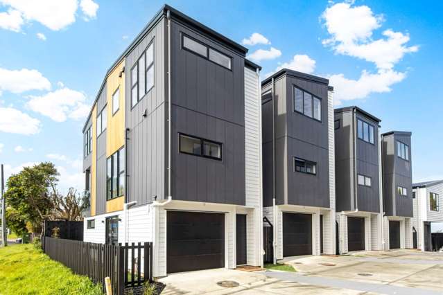 Your Brand New Home Awaits–Freehold & Standalone!