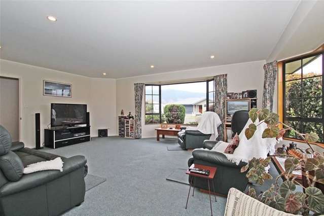 12 Bremner Crescent Stoke_1