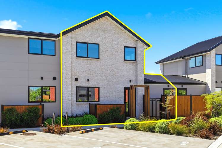2/6 Matata Place_1