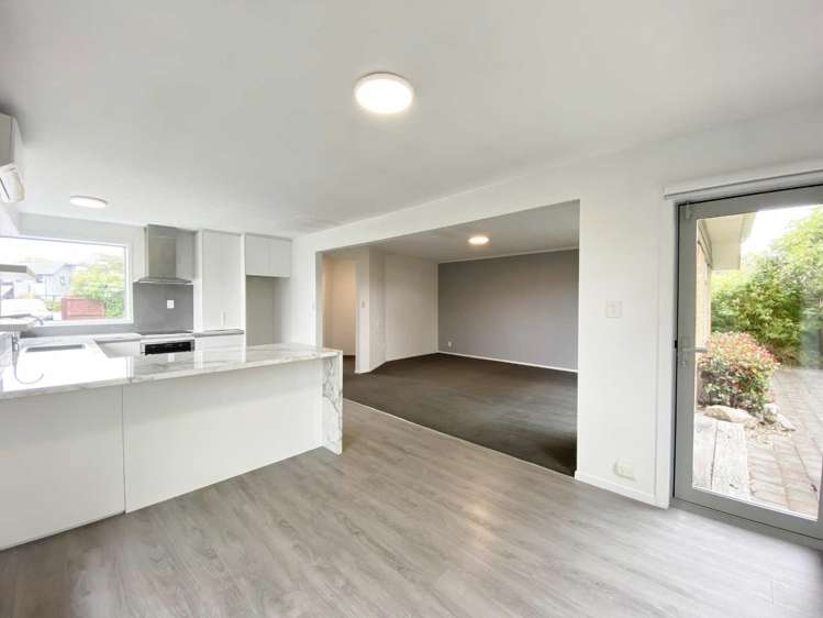 2/66 Middlepark Road Sockburn_5
