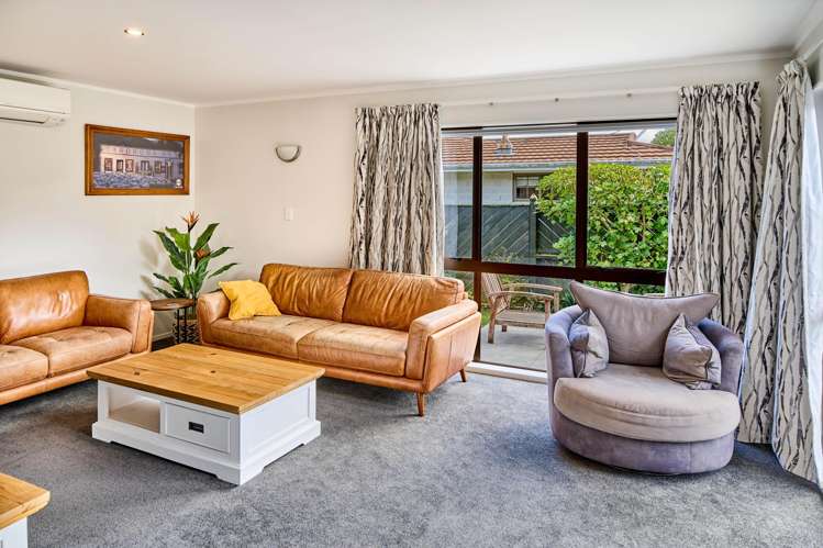 23 Mcenroe Grove Naenae_7