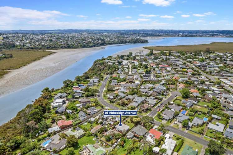 16 Abbotleigh Avenue Te Atatu Peninsula_10