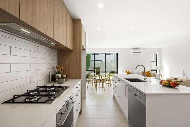 104E PEPENE AVE "WAIATA SHORES" Takanini_2