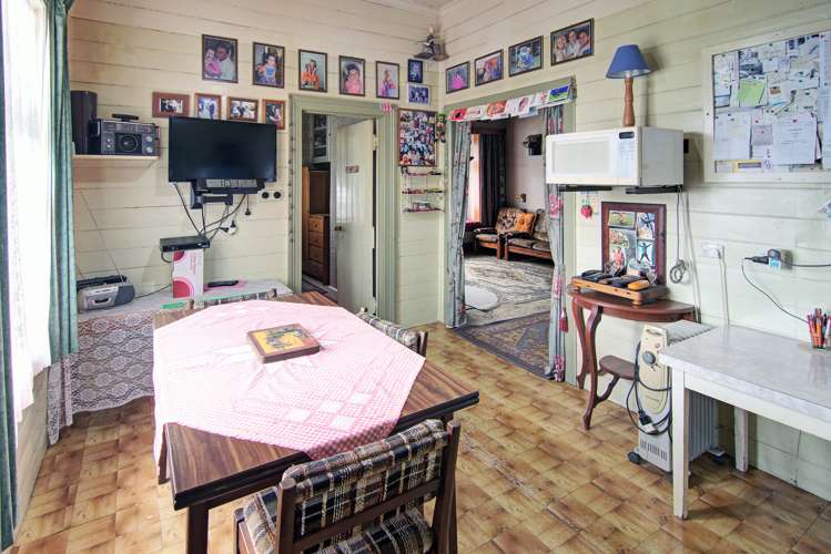 198 High Street South Carterton_5