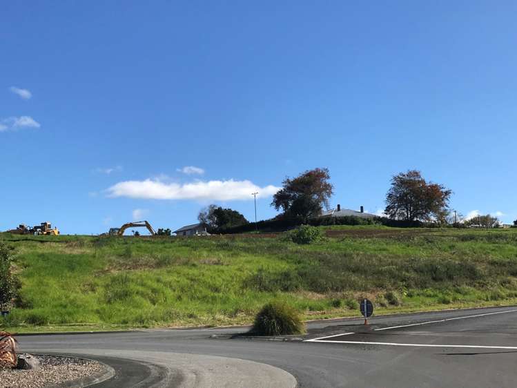 37 Pebble Beach Boulevard Kamo_1