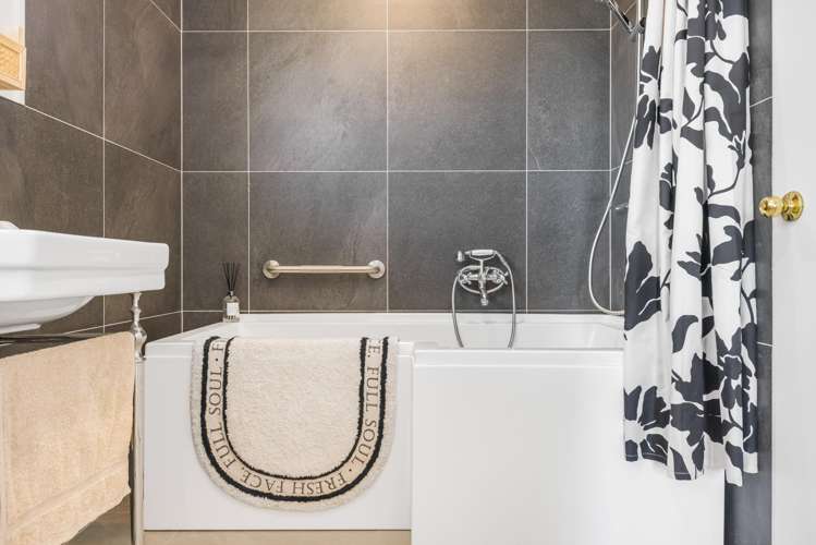 1/10 Taiere Terrace Onehunga_8