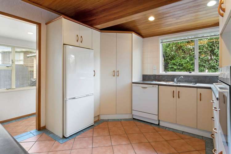 23 Hurstbourn Priors Goodwood Heights_21