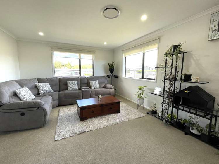 26 Honeyfield Drive 10861_5