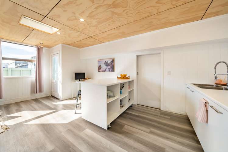 28 Bouverie Street Petone_19