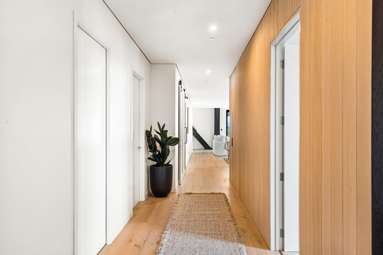 APT 101/11 Customs Quay_2