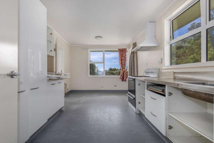 8 Penguin Grove Waitangirua_3