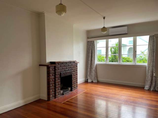 2/2 View Road Mount Eden_1