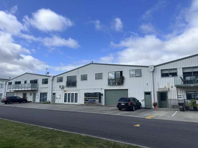 Airport Precinct Hangar, Dual Access