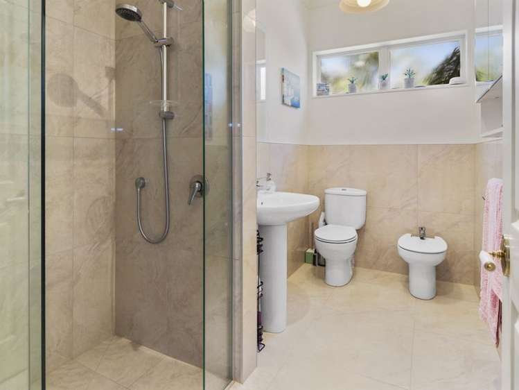 27 Orion Drive Welcome Bay_13
